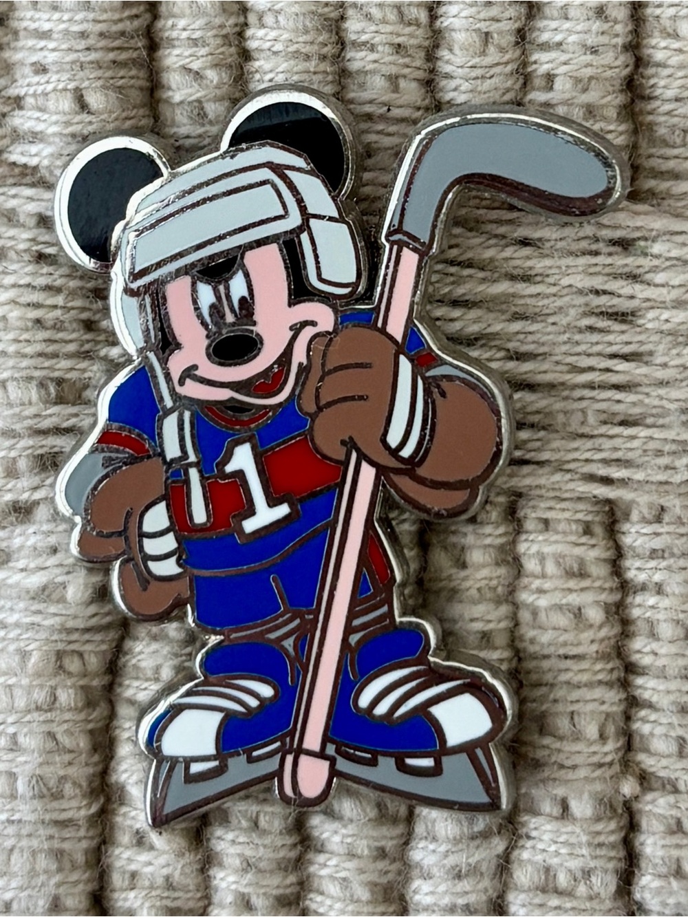 DISNEY 2011 Mickey Mouse Professions Ice Hockey Player Pin